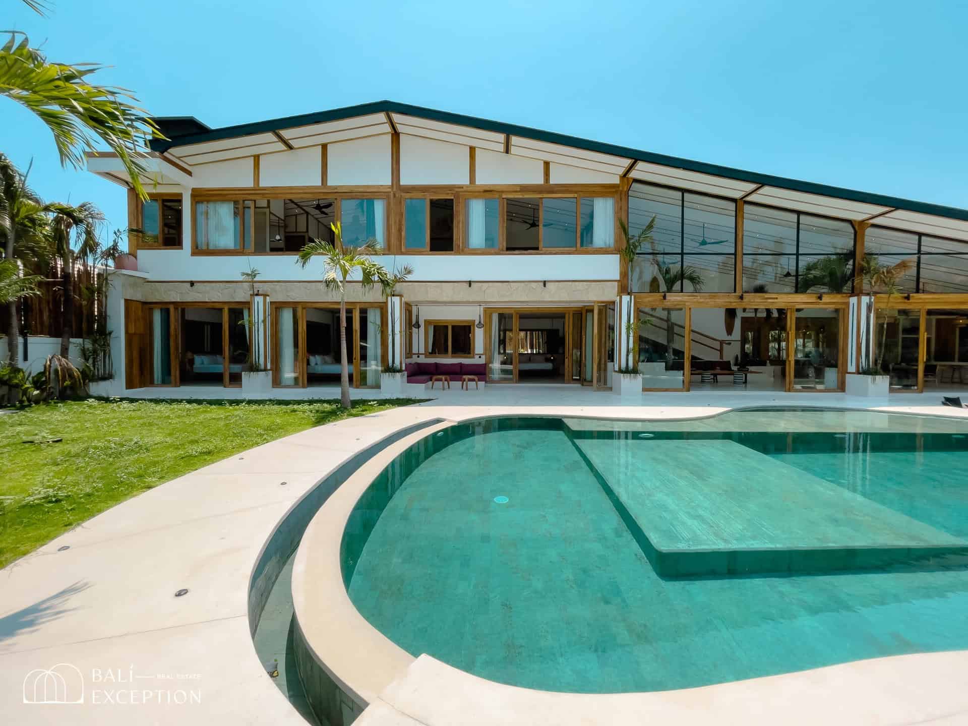 BREATHTAKING FAMILY 5 BEDROOM VILLA FOR SALE LEASEHOLD IN UMALAS BE-1317 